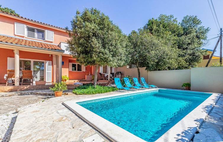 Villa pour 6 personnes, avec terrasse et jardin à Barbariga