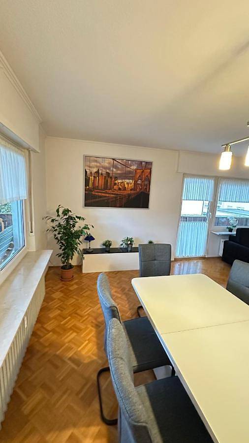 Ganze Wohnung, Three-Bedroom Apartment with Balcony in Wörth am Rhein, Rheinebene