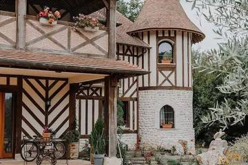 Gîte pour 15 personnes, avec jardin et balcon à Englesqueville-en-Auge