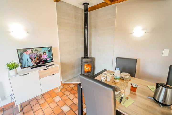 Location de vacances pour 4 personnes, avec terrasse et piscine à Le Malzieu-Ville - 3