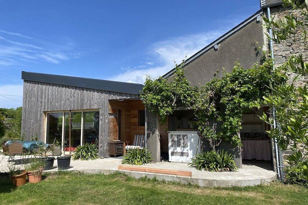Stone house with indoor pool near the sea. in Bretteville-sur-Ay, Coutances und Umgebung