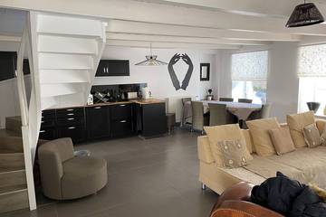 Location de vacances pour 6 personnes, avec terrasse et jardin à Longueville (Manche)