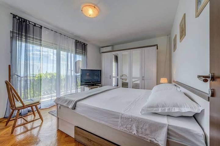 Villa pour 9 personnes, avec jardin ainsi que balcon et piscine à Solin - 2