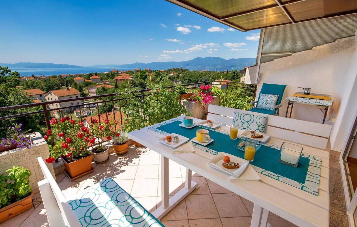 Geheel vakantieappartement, Charmant, op 2 km van de rivier: gezellig appartement van 90 m² met terras en parkeerplaats in Rijeka, Primorje-Gorski Kotar