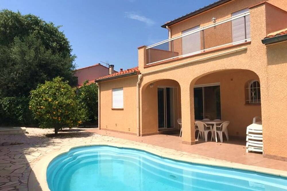 Charming Villa with Pool, AC Rooms, and Private Garden in Argelès-sur-Mer in La Côte Vermeille, Argelès-sur-Mer