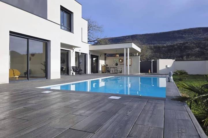 Location de vacances pour 10 personnes, avec Terrasse et Jardin à Briord