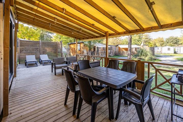 Wohnwagen für 6 Personen, mit Terrasse und Seeblick sowie Garten in der Ardèche - 3