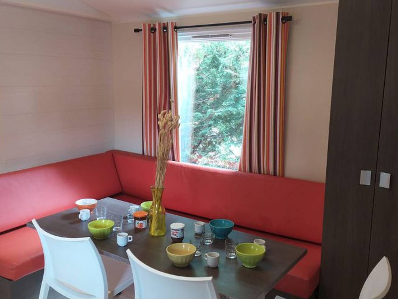 Mobil-home confortable avec piscine, WiFi et cuisine - 1km de Saint-Maime in Saint-Maime, Parc naturel régional du Luberon