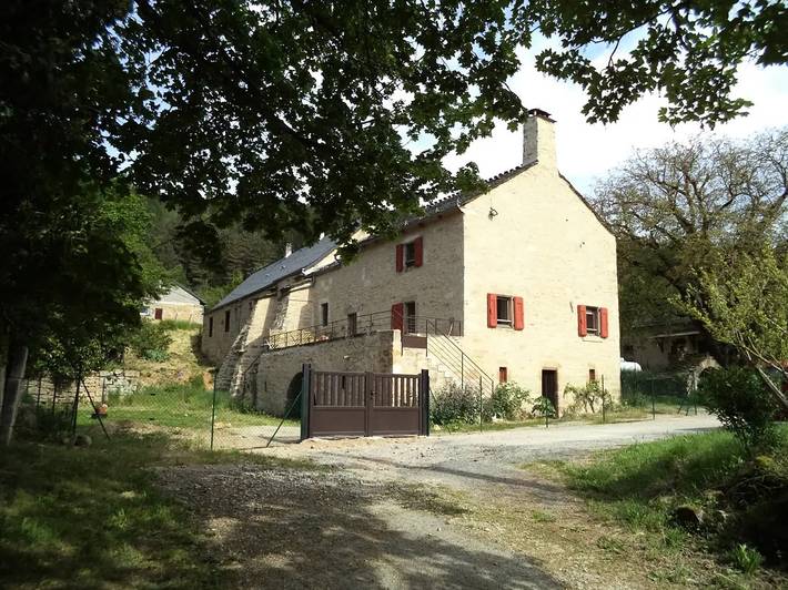Gîte pour 6 personnes, avec piscine et terrasse, animaux acceptés à Barjac (Lozère)