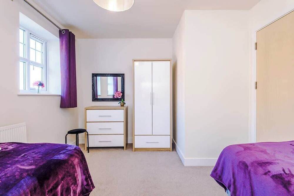 Ganze Wohnung, Spacious home, ideal for professionals, sleeps 8! in Crewe, Cheshire East