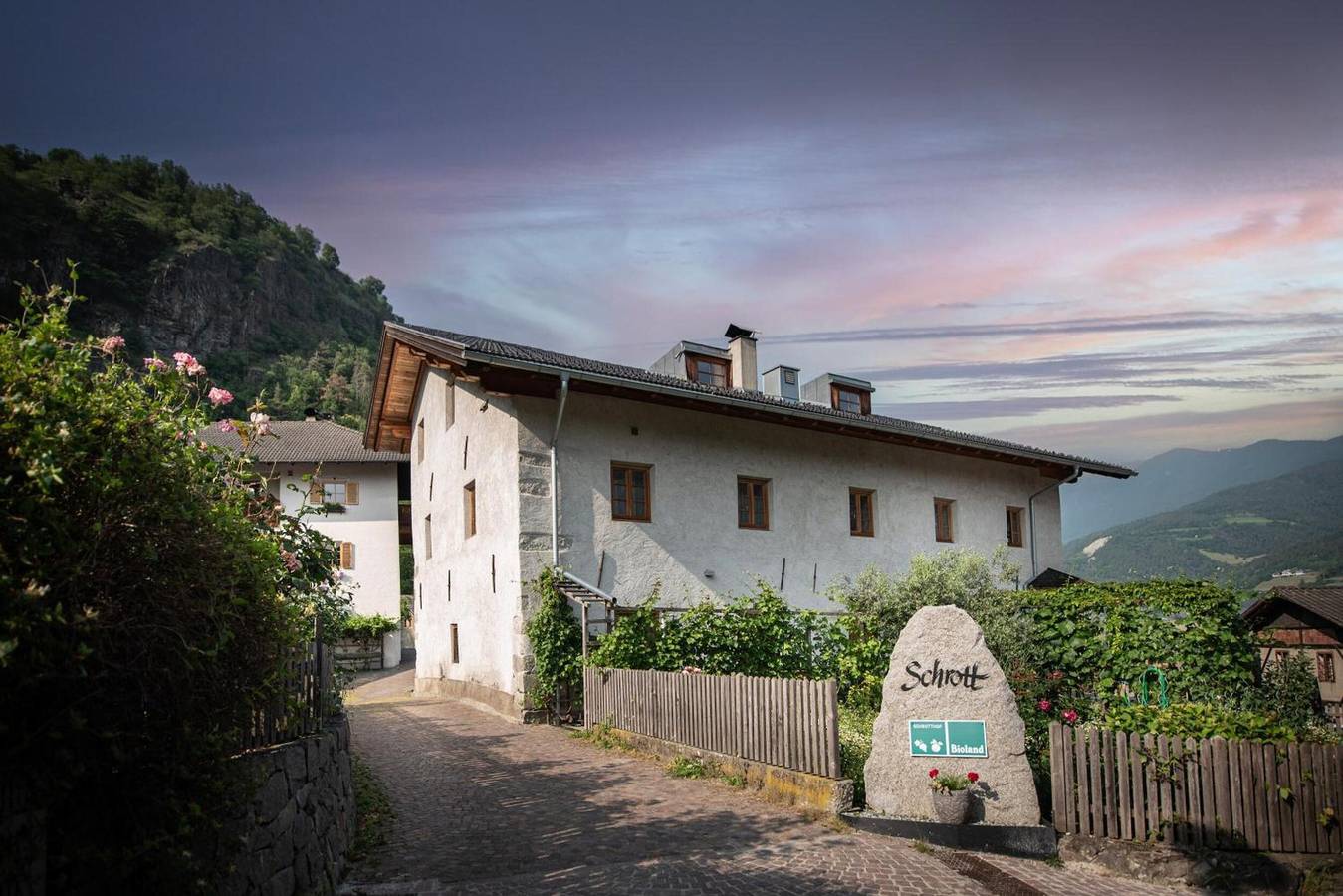 Ganzes Studio, Studio-Apartment 'Rose' mit Gartenblick, Gemeinschaftsterrasse und Wlan in Schrambach, Feldthurns