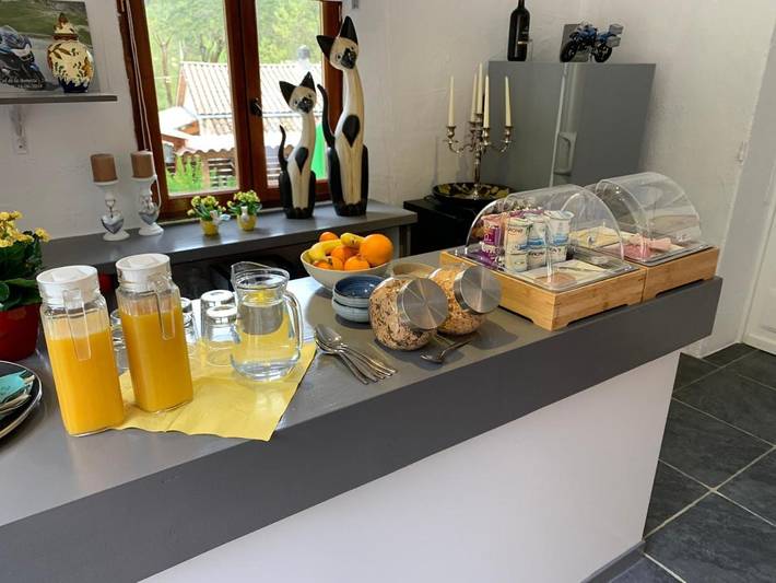 Chambre d’hôte pour 2 personnes, avec jardin ainsi que vue et piscine à Castellane - 4