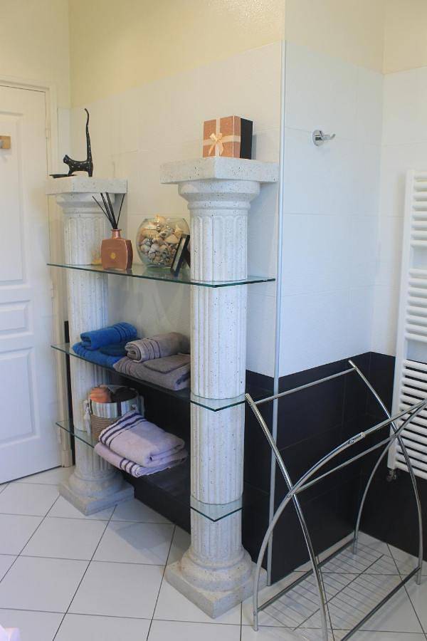 Maison d’hôte pour 2 personnes, avec jardin et terrasse ainsi que vue et piscine à Donzenac - 2