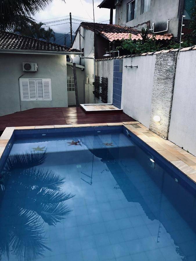 Casas e apartamentos de temporada para 10 pessoas, com jardim e piscina, adaptado a crianças em Ilhabela