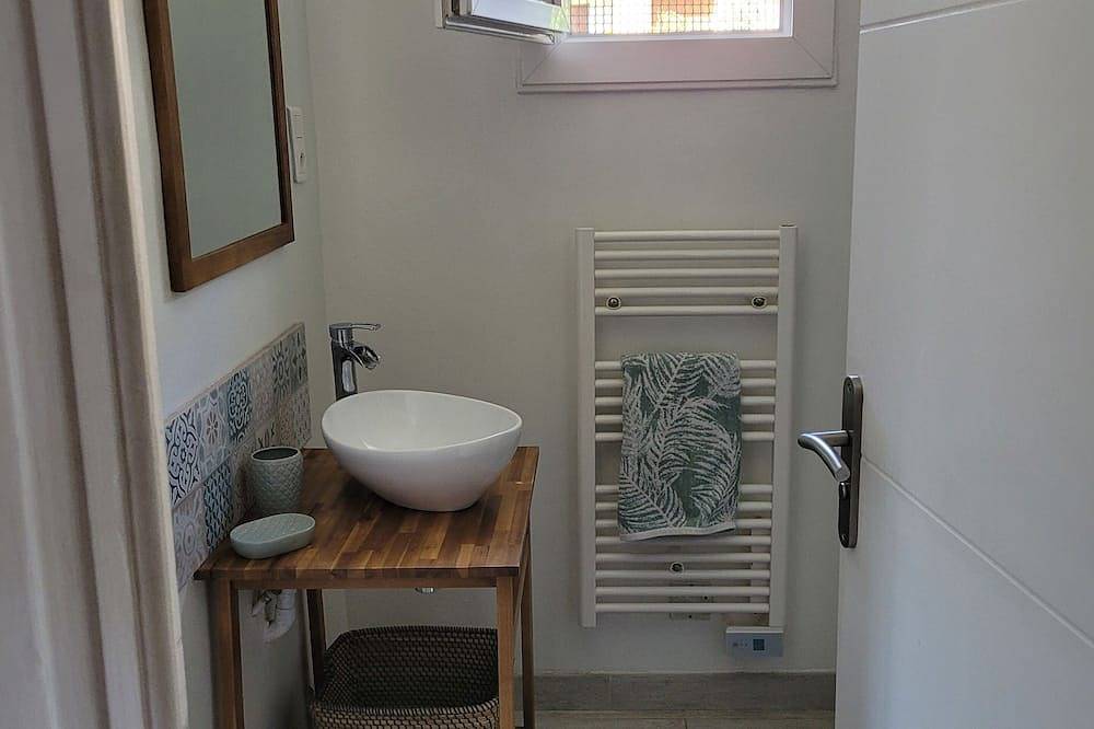 Entire apartment, T2 near historic center in Manosque, Parc naturel régional du Luberon