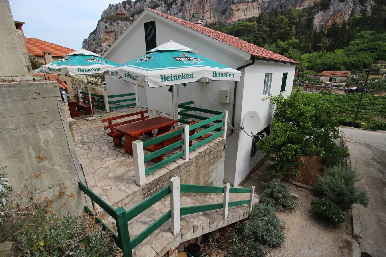 Appartamento vacanze a Zastražišće a partire da 105€ a notte
