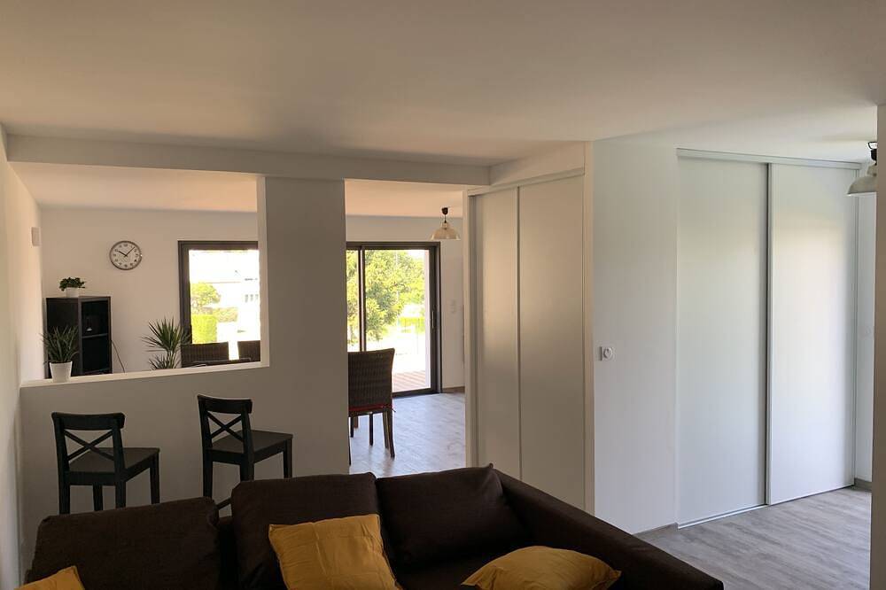 Apartamento entero, Apartamento de 76m2 en el centro del pueblo, cerca de la playa. in Billiers, Côte des Mégalithes