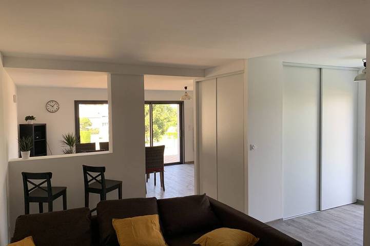 Ganze Wohnung, 76m2 Wohnung Stadtzentrum, nahe Strand in Billiers, Côte des Mégalithes