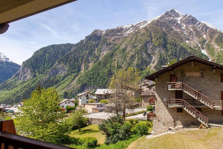Appartamento per 4 persone, con Balcone e Terrazza nonché Giardino e Panorama a Comune di Pré-Saint-Didier