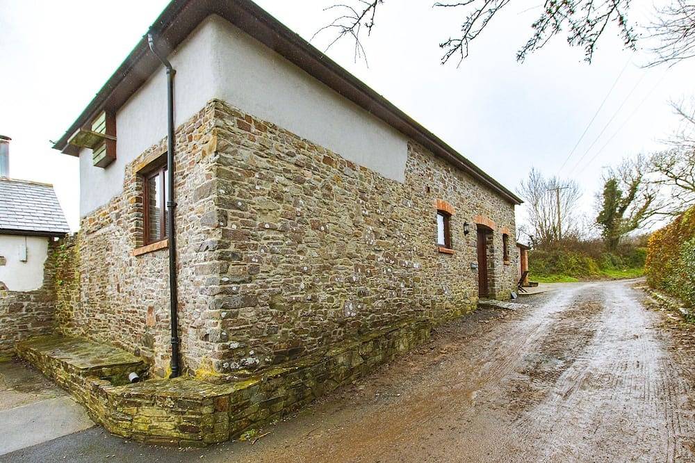Enjoy tranquil Devon but near coast and pubs. in Hartland, Hartland Devon Heritage Coast