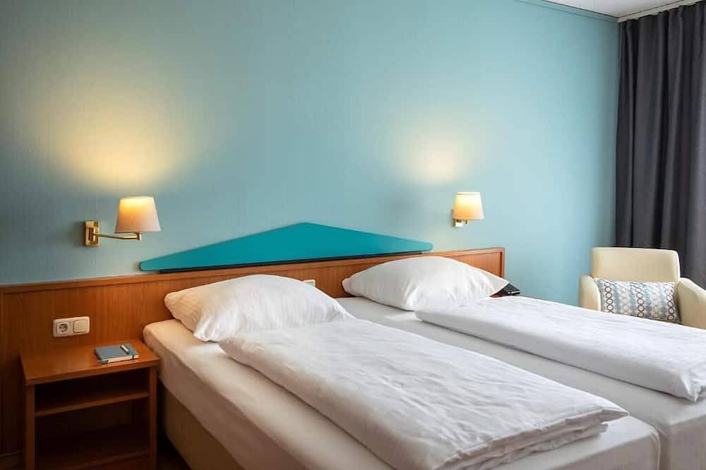 Twin Type | Near Ludwigsplatz (1.12 mi away) & Bürgerpark 1.06 miles in Dörnigheim, Maintal