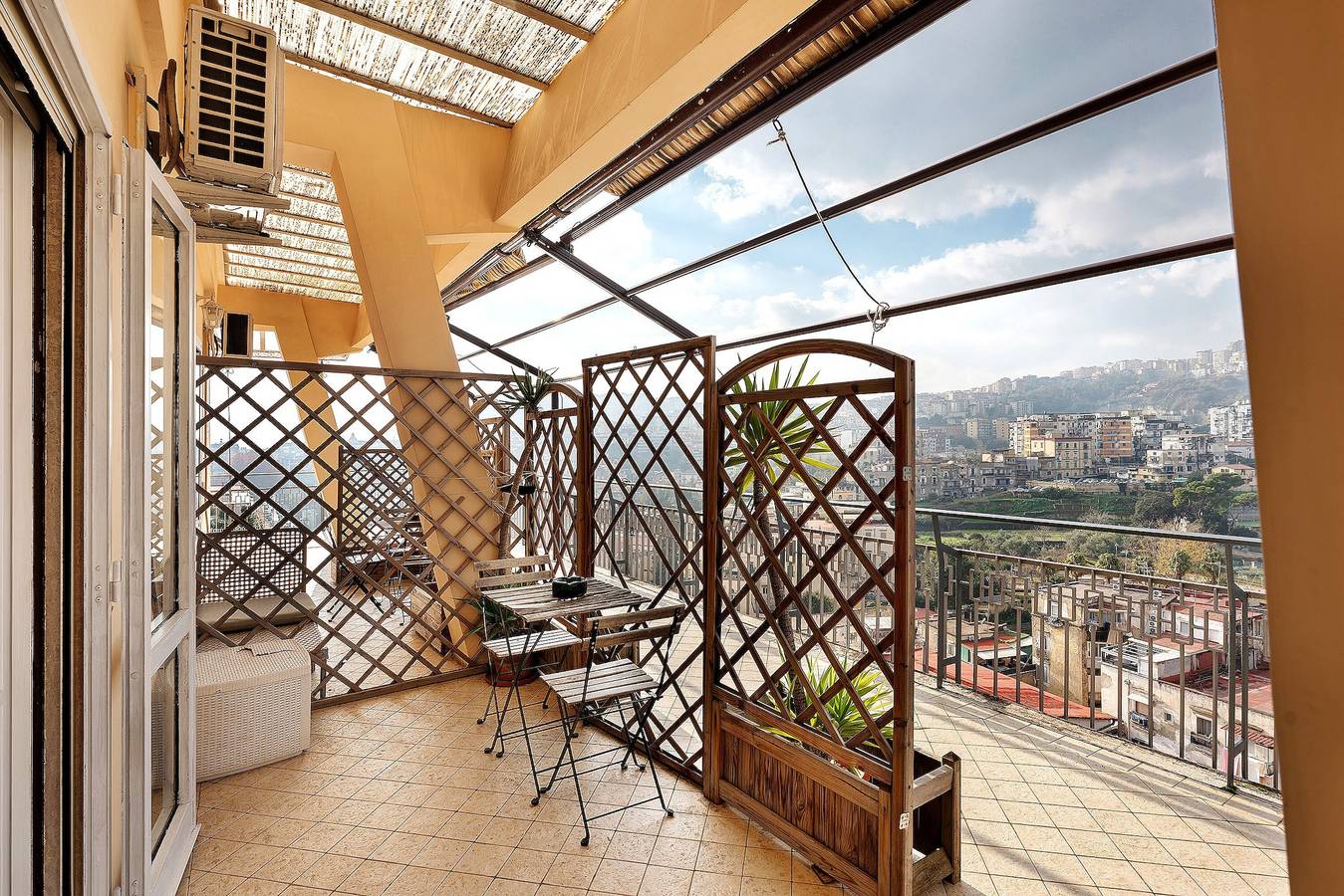 Di Palma Suite Familienzimmer mit Gemeinschaftsterrasse, Wlan & Klimaanlage in Neapel, Neapel Provinz