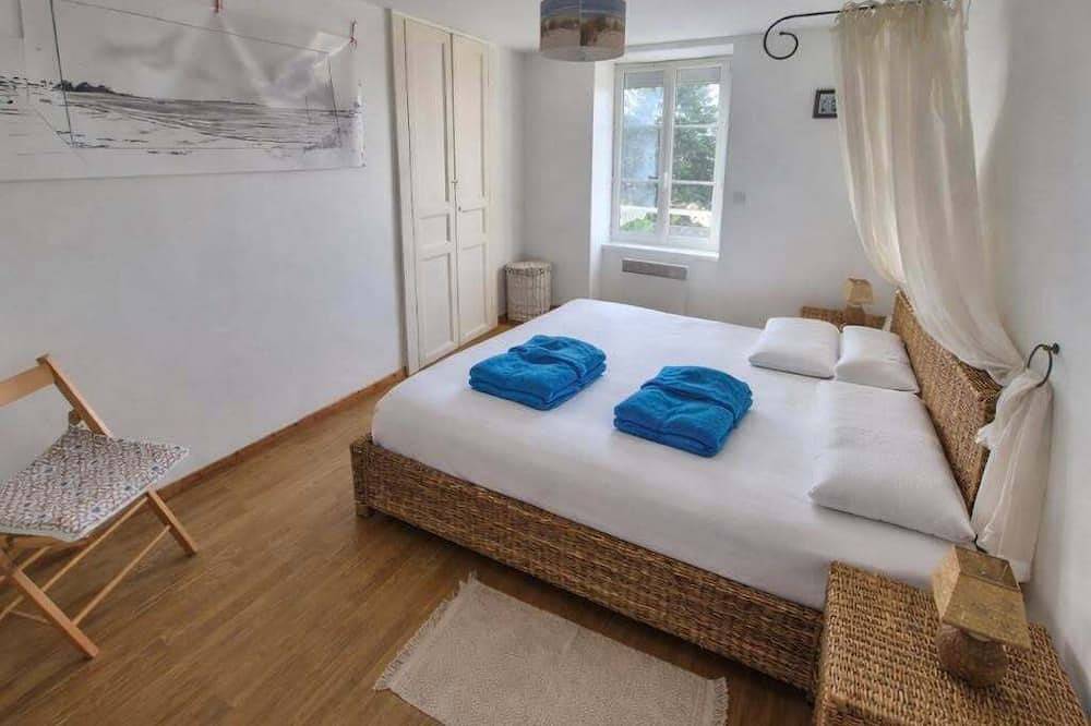 Appartement entier, Appartement blue bay classé 3 étoiles clevacances sur le port  en centre in Saint-Vaast-la-Hougue, Région de Cherbourg