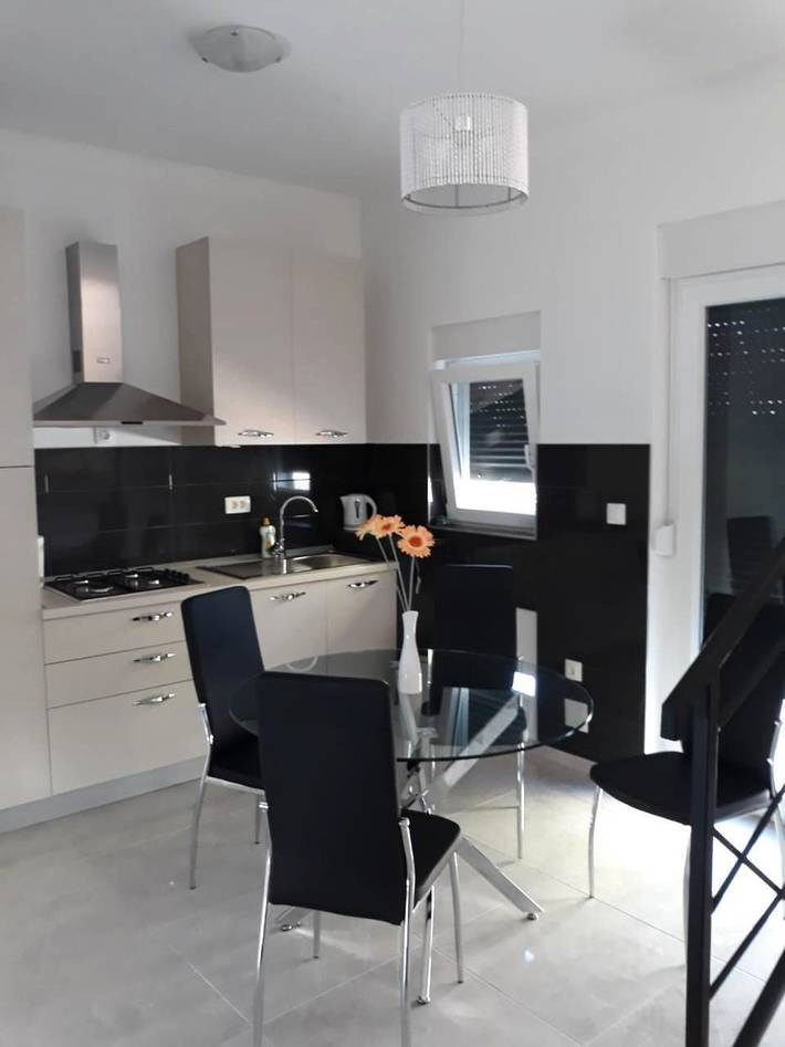 Villa pour 10 personnes, avec piscine ainsi que jardin et vue à Brodarica - 3