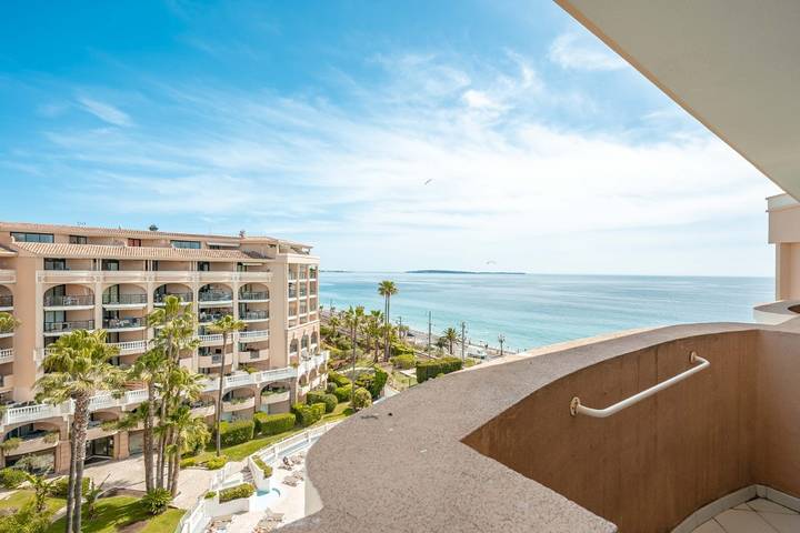 Gîte pour 5 personnes, avec jardin ainsi que terrasse et piscine, animaux acceptés dans Cannes La Bocca - 3