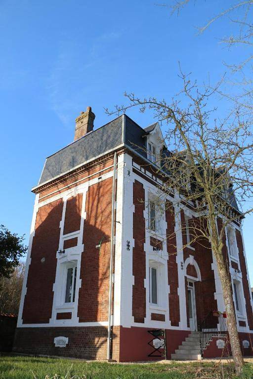 Location de vacances pour 26 personnes, avec Terrasse et Jardin à Grand-Couronne