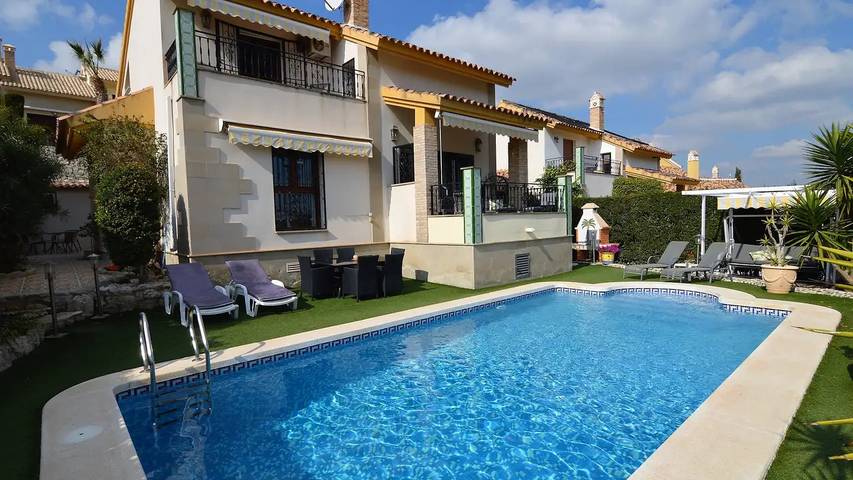 Villa pour 7 personnes, avec piscine et jardin - 1