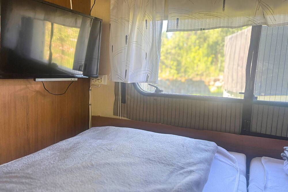 Fannys Hus – Ferienhaus mit Panorama-Sauna am Fluss in Småland in Kronoberg