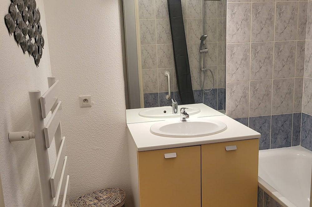 Entire apartment, Le Pietra, Appartement Dans Résidence Avec Piscine à 15 Minutes du Centre Ville in Uzès, Nimes region