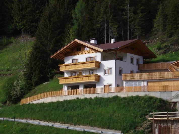 Ferienwohnung für 6 Personen, mit Garten und Ausblick in Schenna