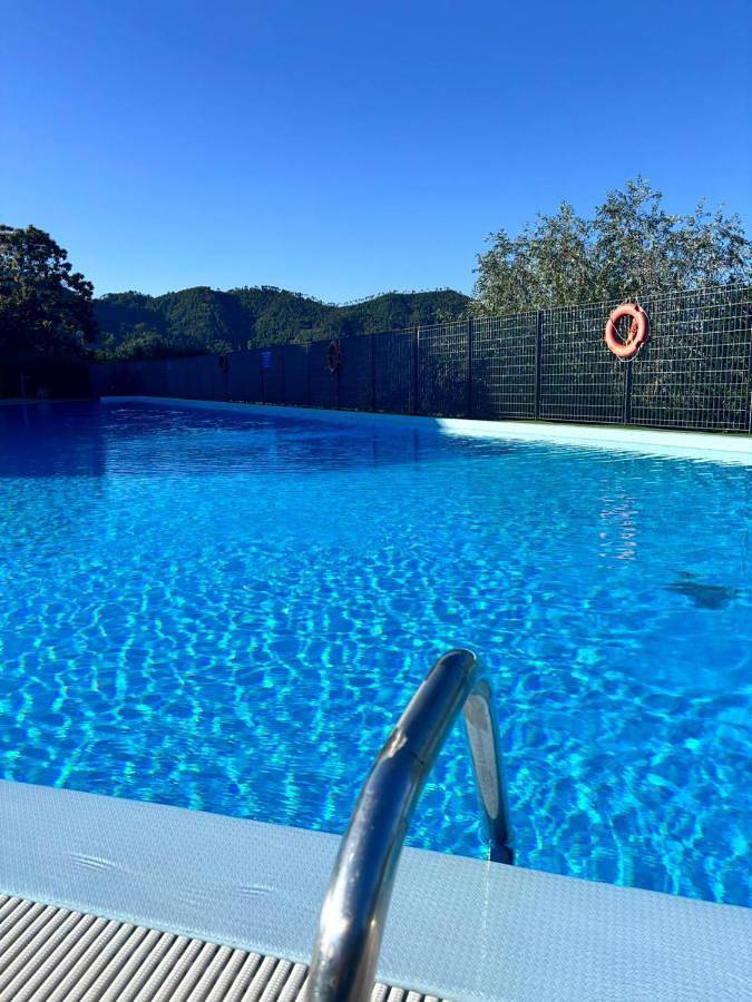Location de vacances pour 4 personnes, avec bassin pour enfant et piscine ainsi que terrasse et vue, animaux acceptés à Pignone
