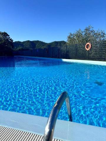 Gîte pour 4 personnes, avec piscine et vue ainsi que bassin pour enfant et terrasse, animaux acceptés à Pignone