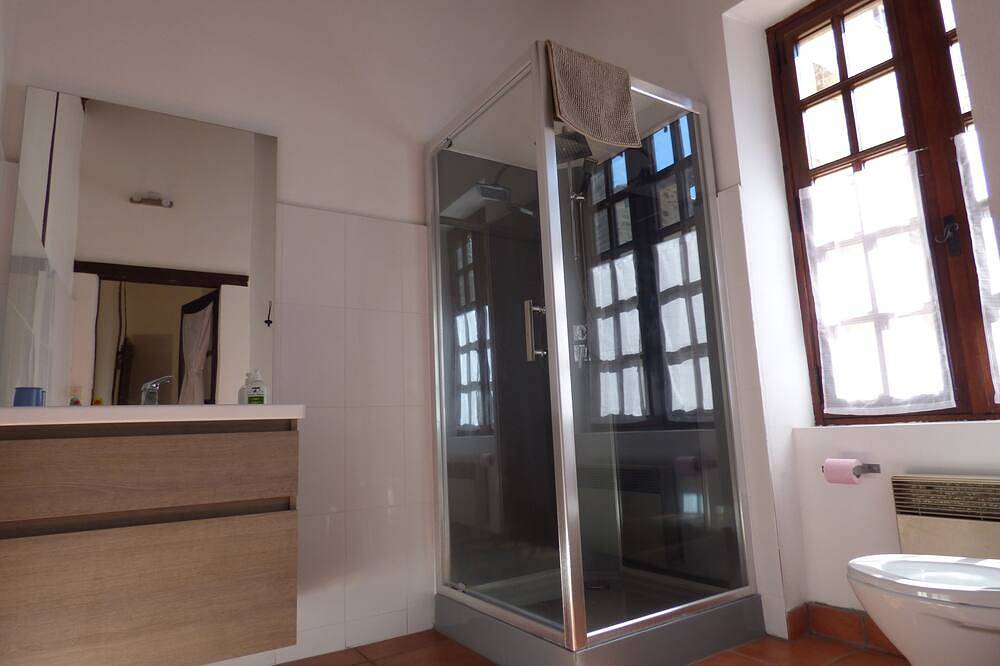 Maison de ville médiévale au coeur du village avec piscine privée, terrasse et cour paisible in Saint-Antonin-Noble-Val, Tarn-et-Garonne