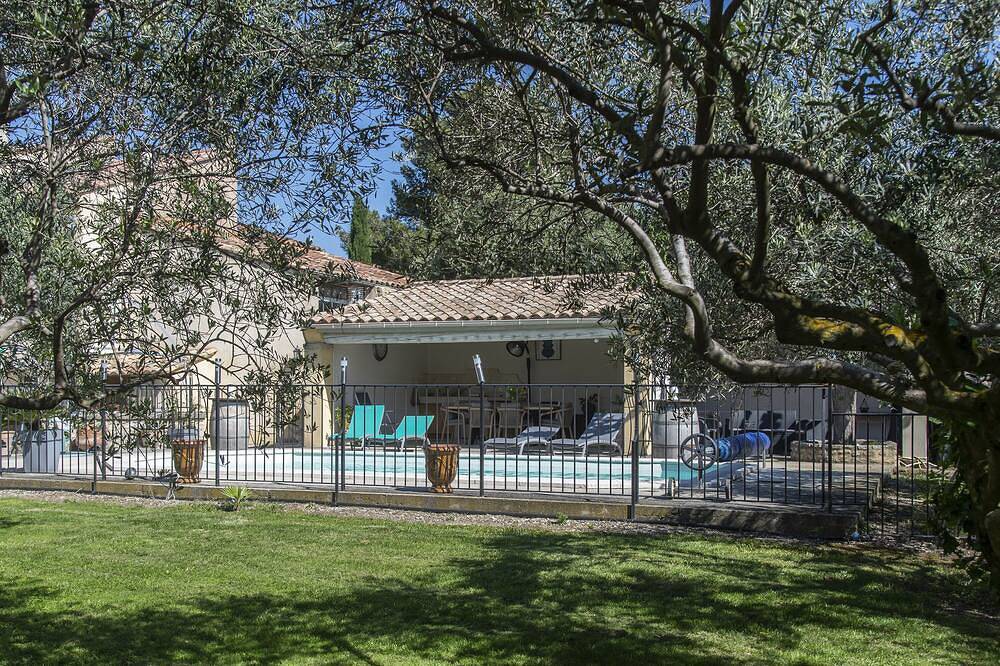 Mas provençal avec piscine in Caromb, Parc naturel régional du Mont-Ventoux