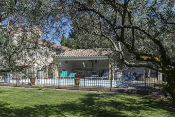 Gîte pour 8 personnes, avec piscine et jardin à Caromb