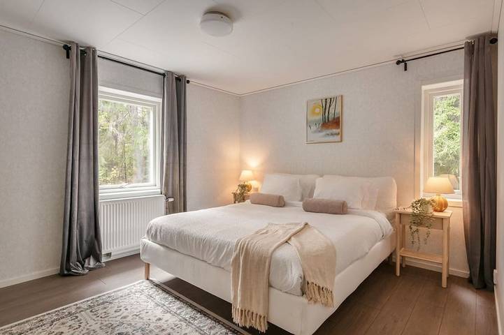 Brandneues Haus nahe See und öffentlichem Verkehr in Huddinge, Schwedische Ostsee