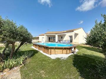 Location de vacances pour 12 personnes, avec vue ainsi que jardin et piscine, animaux acceptés à Saint-André-de-Roquelongue