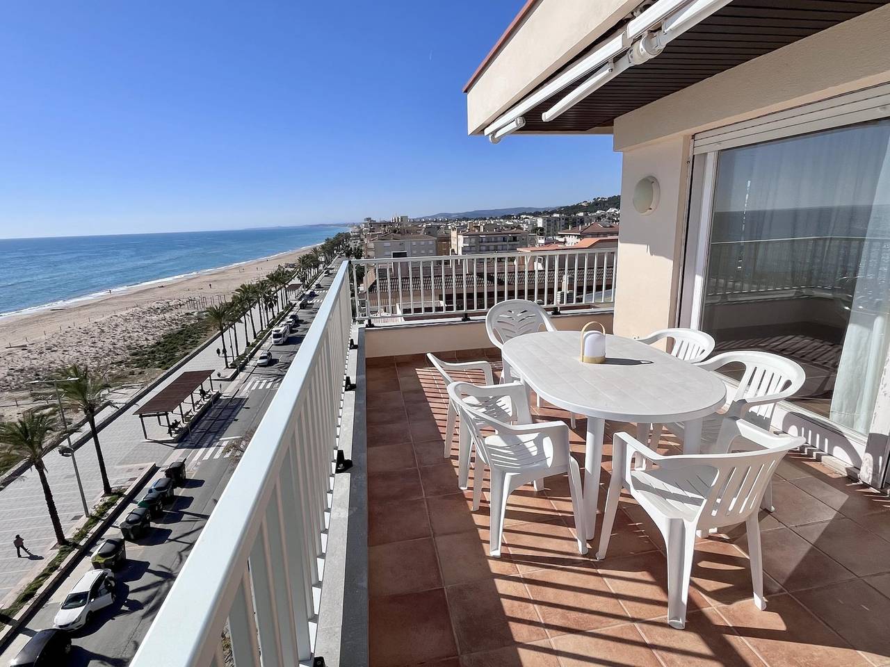 Apartamento vacacional entero, Amplio apartamento en primera línea de mar con espectaculares vistas in Platja de l'Estany - el Mas Mel (Calafell), Calafell