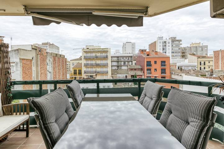 Appartement entier, Appartement 'Calonge Beach' avec terrasse privée, balcon et climatisation in Calonge, Costa Brava