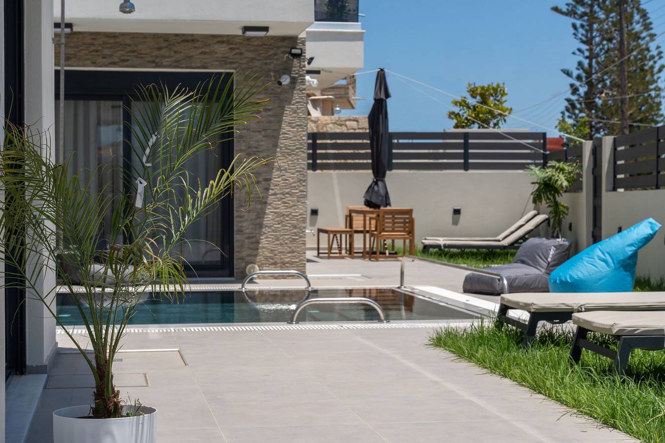 Stylish Villa with Shared Pool in Crete in Kokkini Hani, Iraklio-Heraklion und Umgebung
