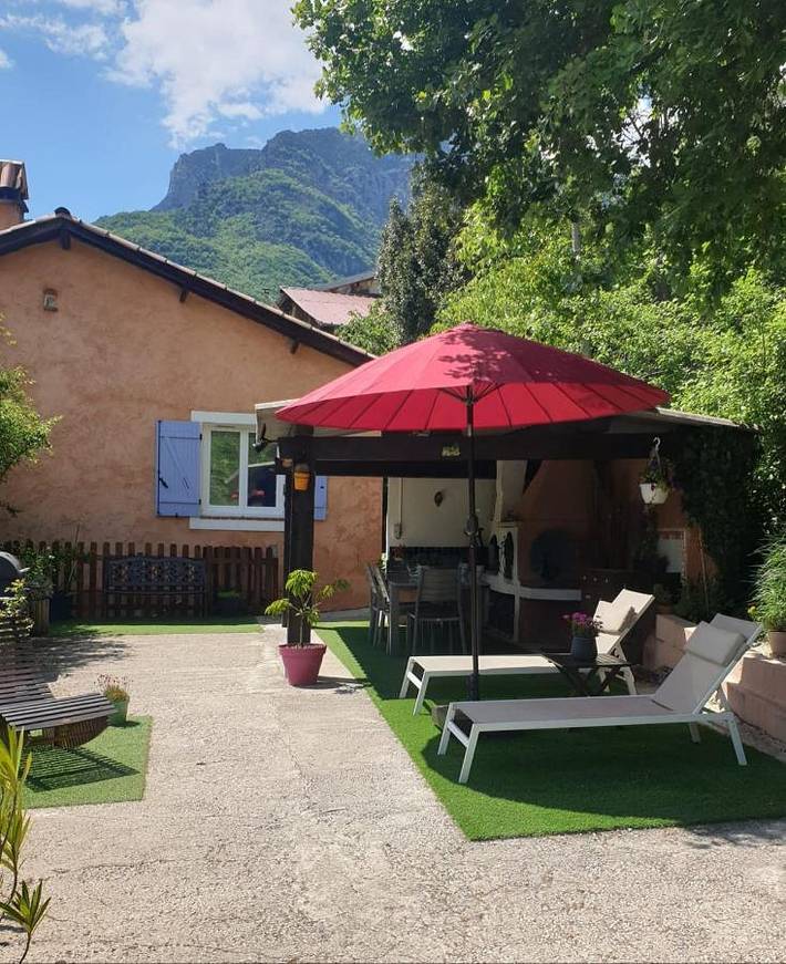 Gîte pour 2 personnes, avec Terrasse ainsi que Jardin et Vue à Lantosque