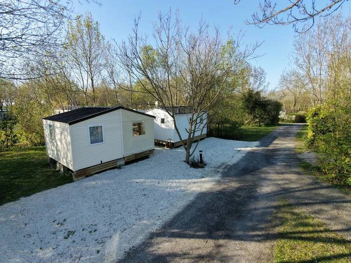 Mobil home pour 9 personnes, avec jardin à Arces - 3