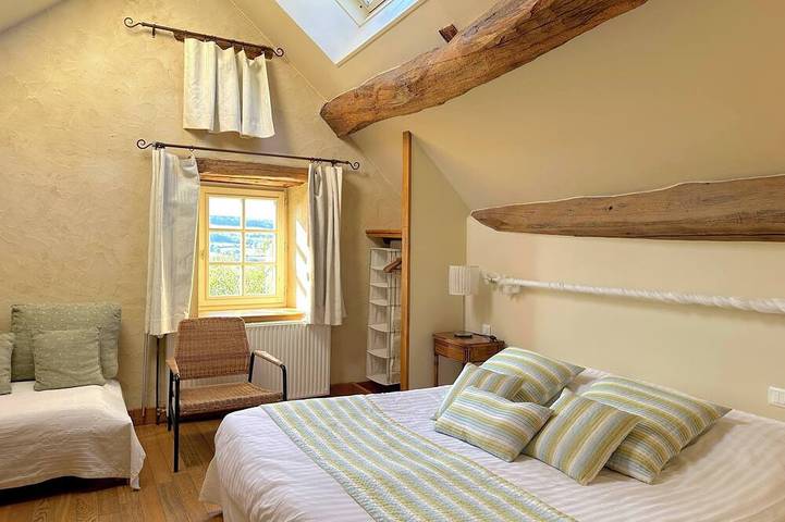 Location de vacances pour 3 personnes, avec piscine et sauna à Montoillot