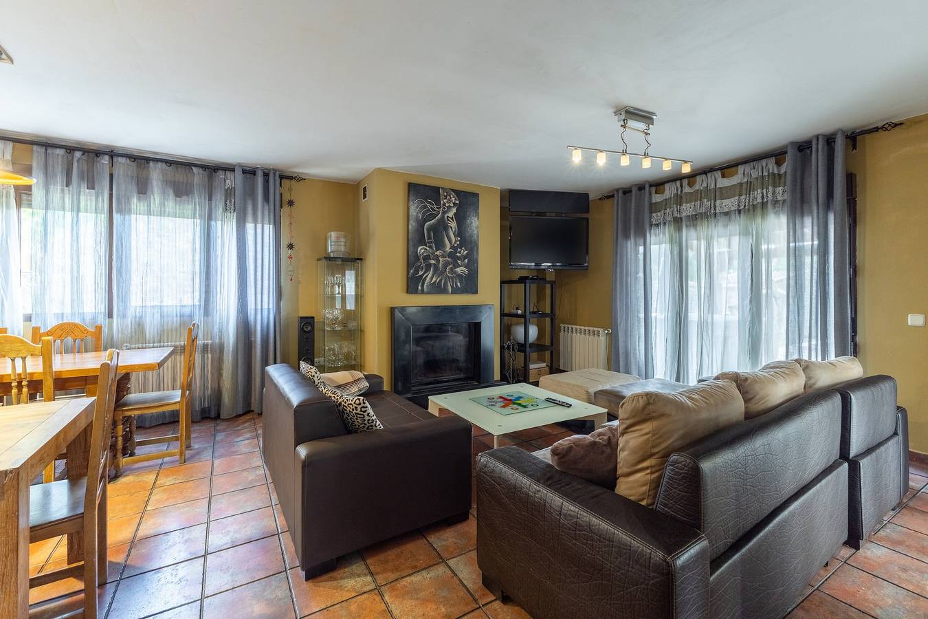 Casa de vacaciones 'El Berrueco' con vistas a la montaña, piscina privada y Wi-Fi in El Berrueco, Provincia de Madrid