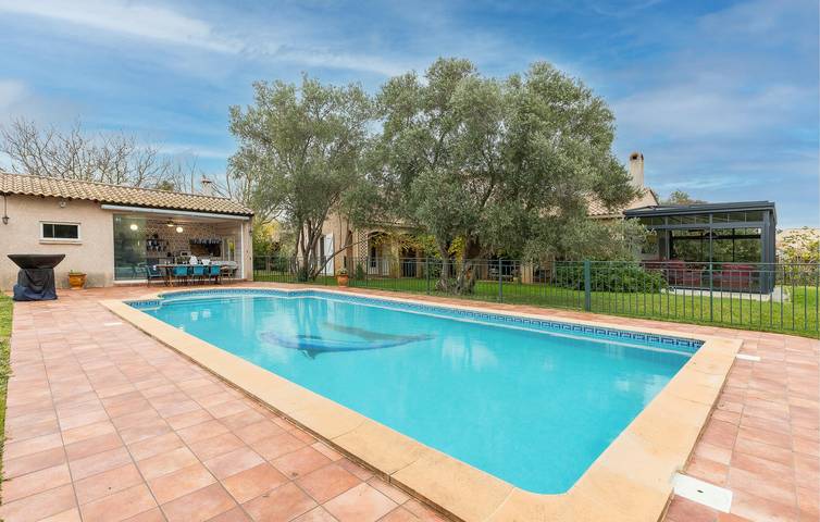 Geräumige Wohnung mit Pool und Parkplatz, 1,5 km von Montady entfernt in Montady, Mittelmeerküste (Frankreich)