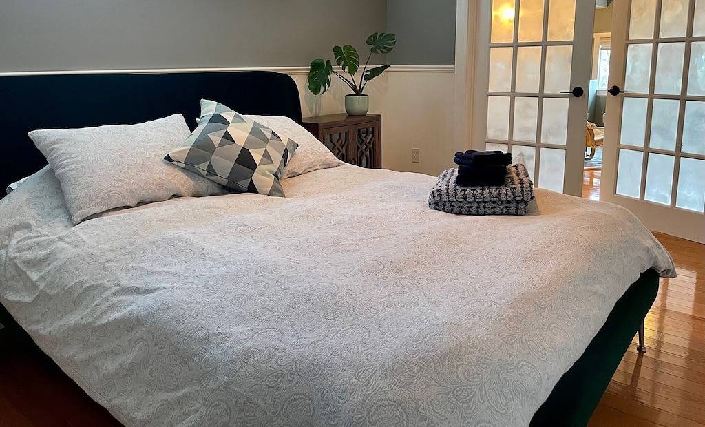 Bed And Breakfast for 2 Guests in West Kelowna, Canadian Rocky Mountains